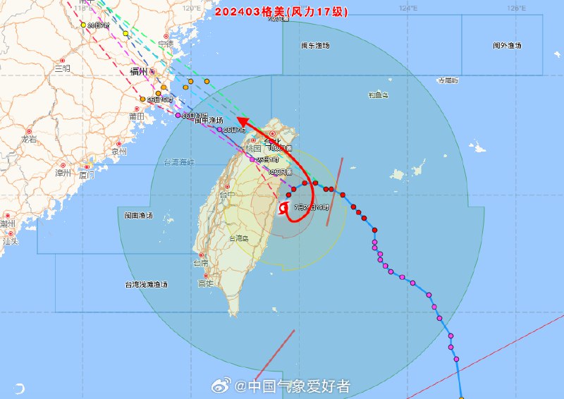 #台风格美##台风##气象观察团# 台湾岛中央山脉高耸入云，不仅能靠高度直接“腰斩”超强台风，还能让台风在山脉面前举棋不定、原地打转，让台风损耗进一步加大；历史上许多台风都在中央山面前被迫绕圈打转，近的比如去年台风海葵，早年如2005年超强台风海棠、2012年强台风苏拉都在高山面前进退失据