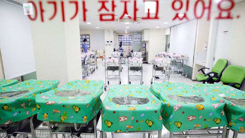韩国出生率降至0.78，少子化问题为何比日本更加严重？
