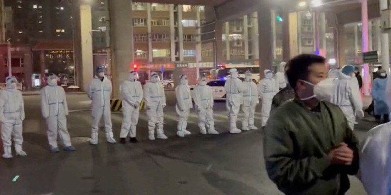中国多地民众举行抗议，反对政府抗疫限制措施