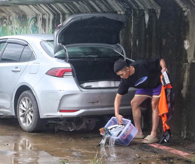民眾愛車泡水！柯文哲喊「要對自己負責」蔣萬安：不用冷語嘲諷 - 政治