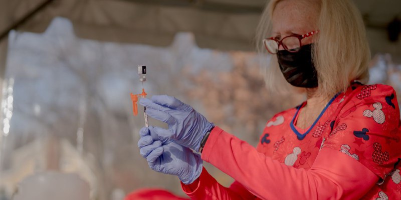 美国计划转向每年接种一次新冠疫苗加强针