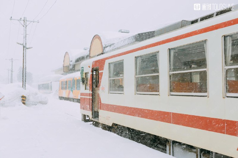 #通行线·日本铁道#【秋田内陆纵贯铁道发生列车脱轨事故】今日清晨，日本秋田内陆纵贯铁道发生一起列车脱轨事故