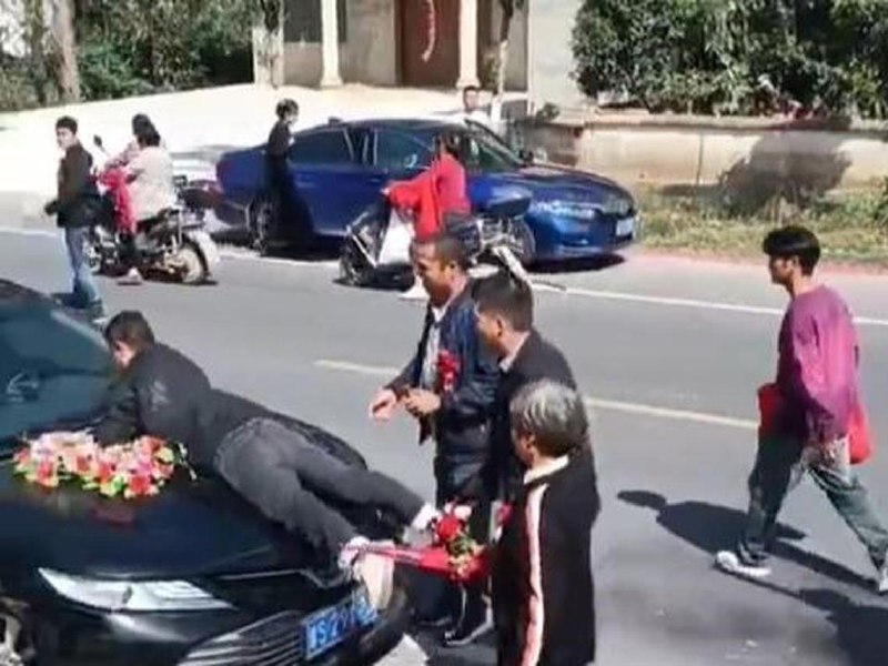 下午察：河南婚礼闹剧根本在彩礼最后进入谁的口袋？