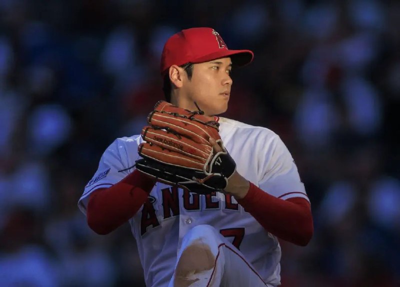» 14. 体育史最大合同！棒球运动员大谷翔平10年7亿美元签约洛杉矶道奇29岁的日本棒球运动员大谷翔平签约洛杉矶道奇队，他的合同价值为10年7亿美元