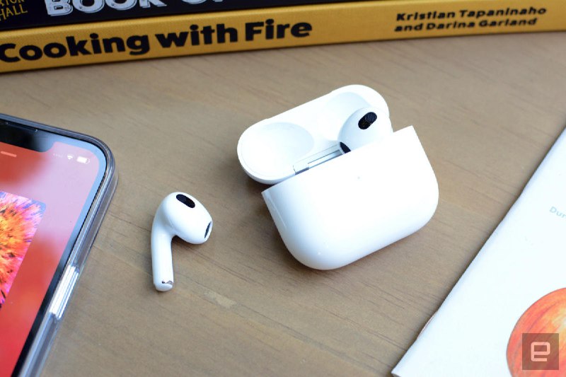 傳 AirPods 標準款會在明年加入主動降噪，AirPods Max 也會換上 USB-C 並增加新配色