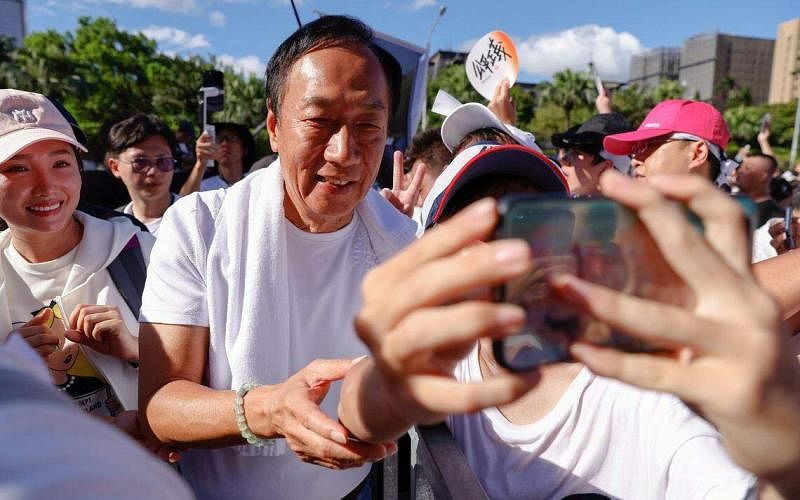 下午察：投书华邮，郭台铭独立参选起手式？