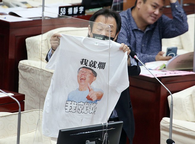 王世堅批柯文哲是兼差市長 網友留言全因「她」歪樓了 - 政治