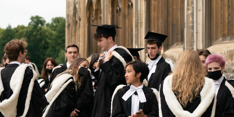 英国大学正酝酿一场危机