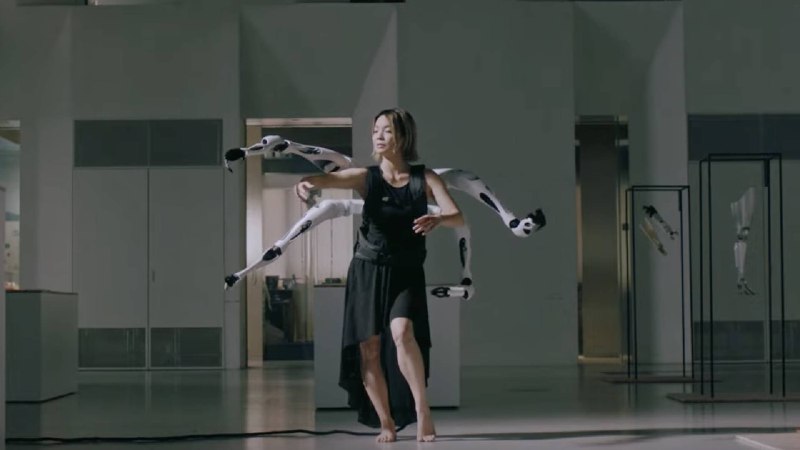Spider-like robotic AI arms can be attached to and controlled by humans