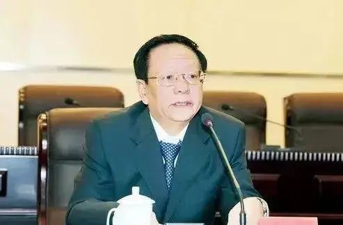» 2. 第五个通辽市委书记倒台4月15日下午，中央纪委国家监委网站发布消息， 内蒙古自治区人大常委会原党组副书记、副主任杜梓涉嫌严重违纪违法，目前正接受中央纪委国家监委纪律审查和监察调查
