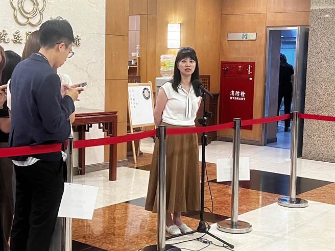 柯文哲演唱會賣8800 高嘉瑜免費唱：人在福中不知福 - 政治