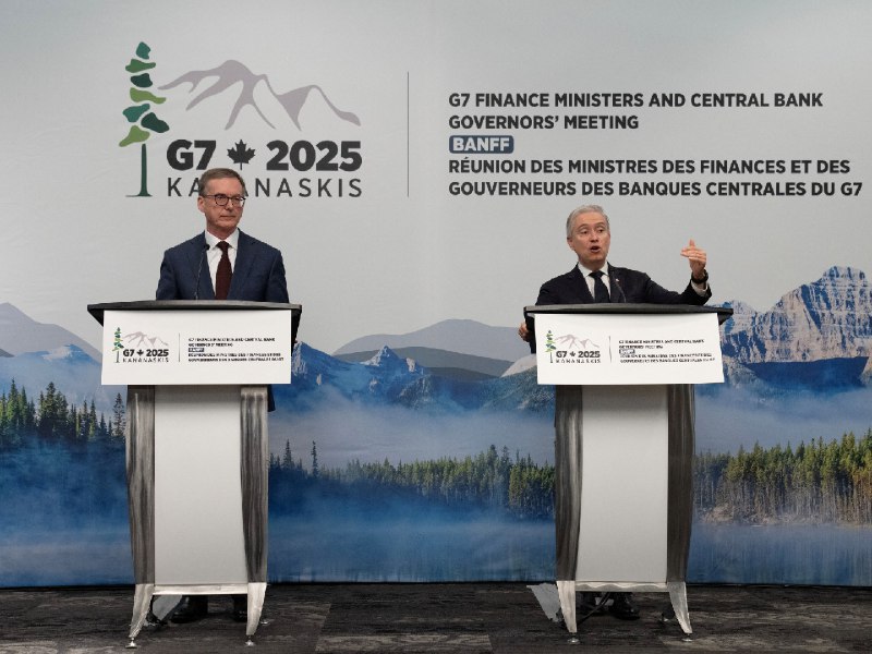 七国集团誓言解决全球经济“失衡”问题并考虑对俄实施制裁