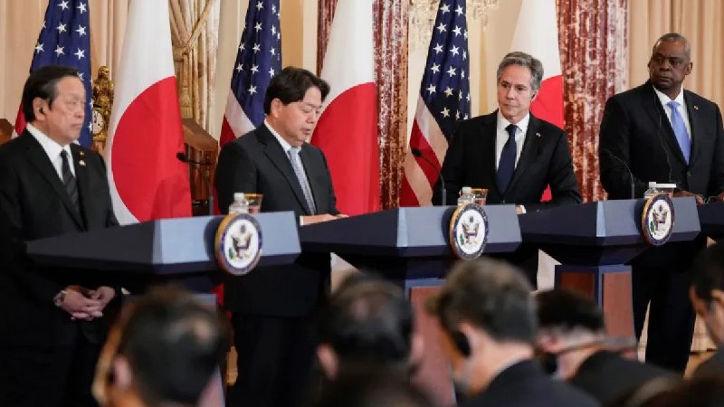 日本放宽武器出口限制并将其国防预算增至创纪录的560亿美元