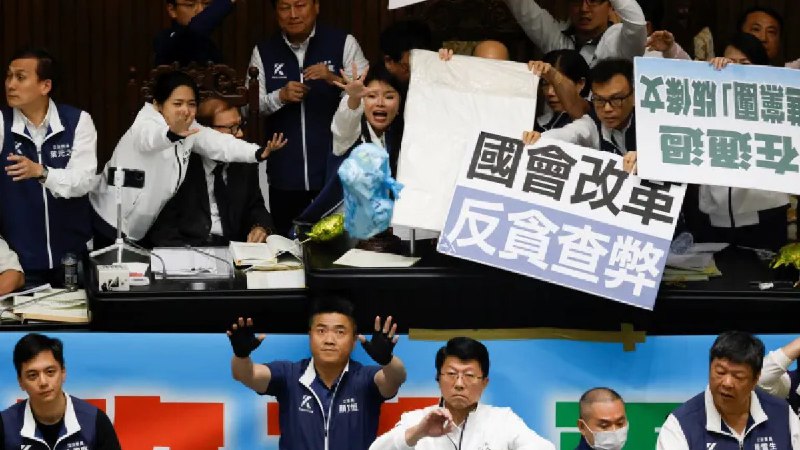 台湾地区立法机构通过推动亲大陆改革的法案