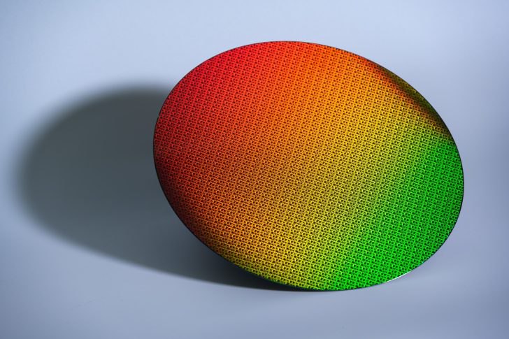 Intel 18A 製程 Panther Lake 晶片成功通電並啟動作業系統