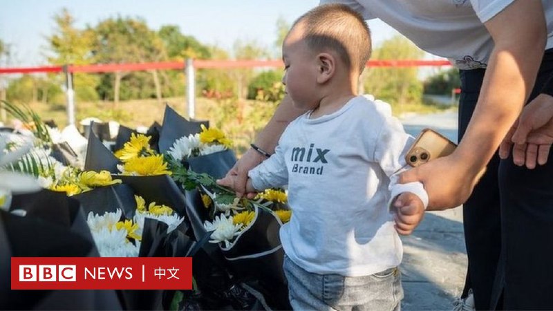 “他赢得民心”——李克强家乡悼念者络绎不绝