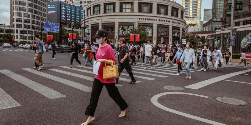 人民币屡创新低，中国克制应对