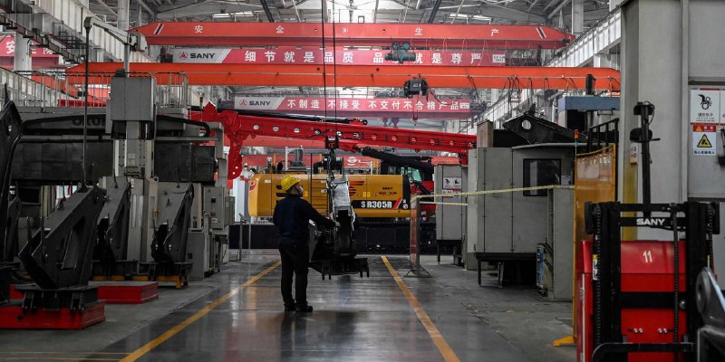 中国8月份官方制造业PMI升至49.7，高于市场预期