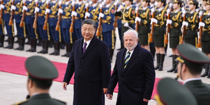 习近平和巴西总统卢拉展现对抗美国的统一立场