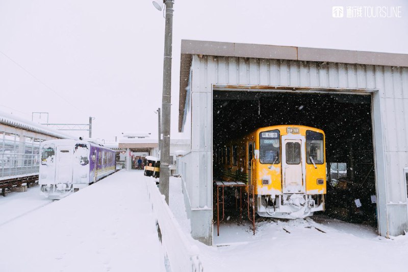 #通行线·日本铁道#【秋田内陆纵贯铁道发生列车脱轨事故】今日清晨，日本秋田内陆纵贯铁道发生一起列车脱轨事故