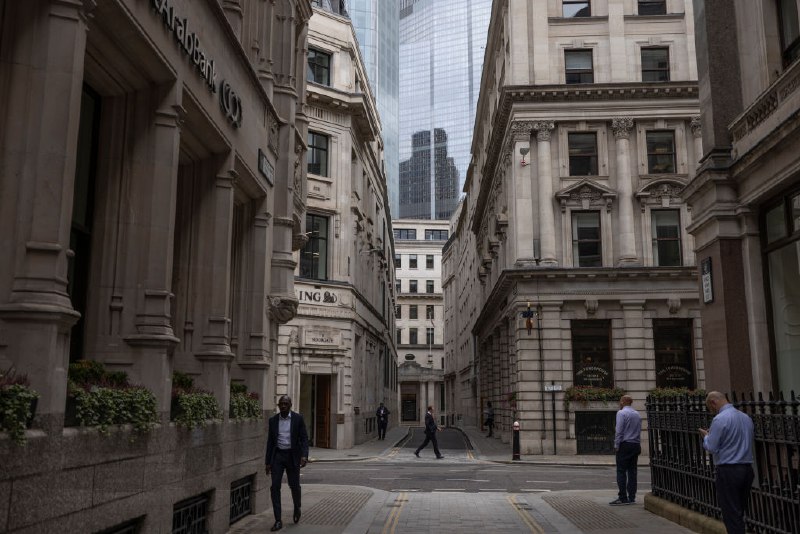 英国财相撕毁前任“亲商”预算案